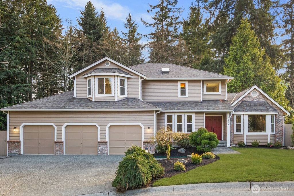 Photo of 904 187th Place SW, Lynnwood, WA 98036 (MLS # 2482849)