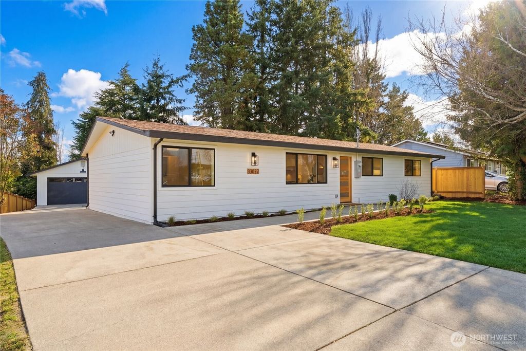 Photo of 33027 22nd Avenue SW, Federal Way, WA 98023 (MLS # 2488292)