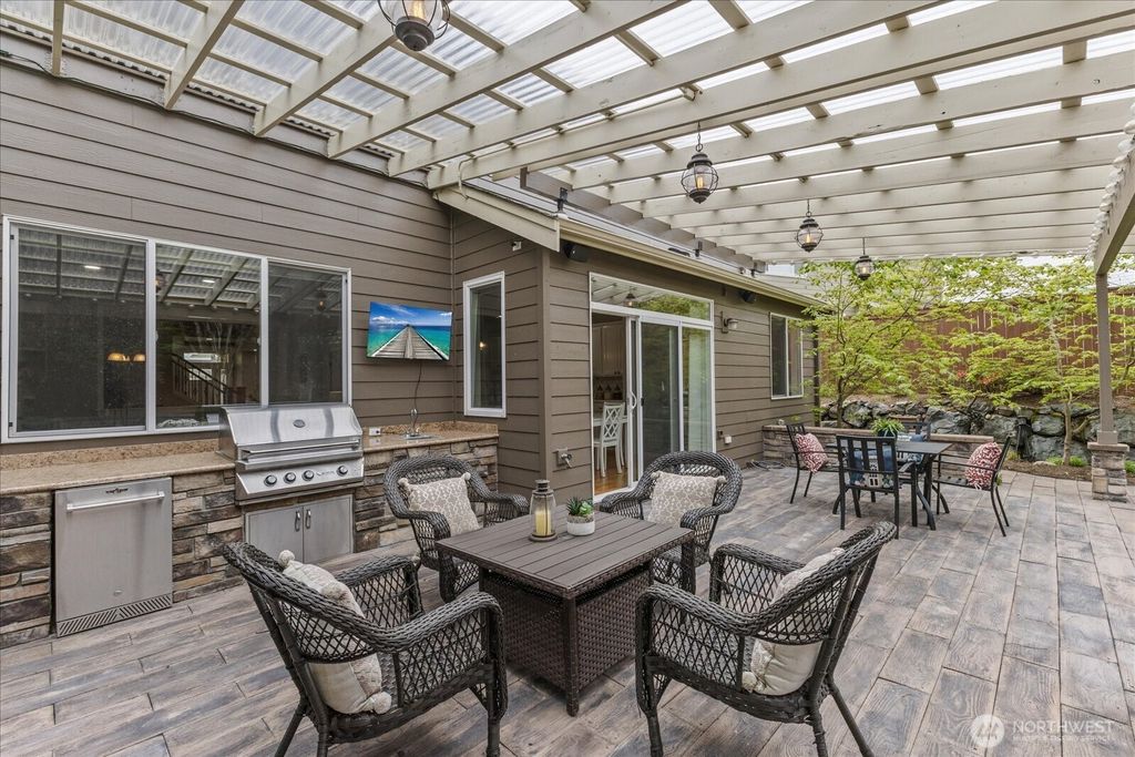 Photo of 27174 SE 18th Place, Sammamish, WA 98075 (MLS # 2512023)