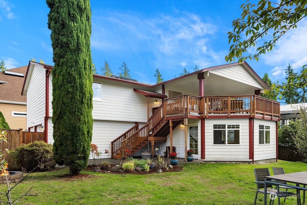 Photo of 21031 NE 17th Street, Sammamish, WA 98074 (MLS # 2173859)