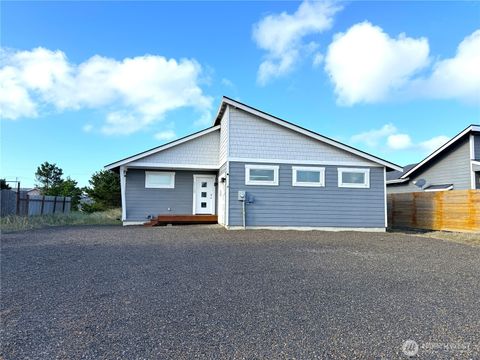 Photo of 1129 Fairwood Drive SW, Ocean Shores, WA 98569 (MLS # 2454856)