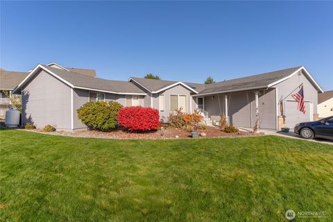 Photo of 512 Cedar Wood Place, Wenatchee, WA 98801 (MLS # 2451045)