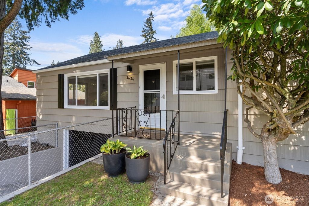 Photo of 3636 NE 120th Street, Seattle, WA 98125 (MLS # 2367884)