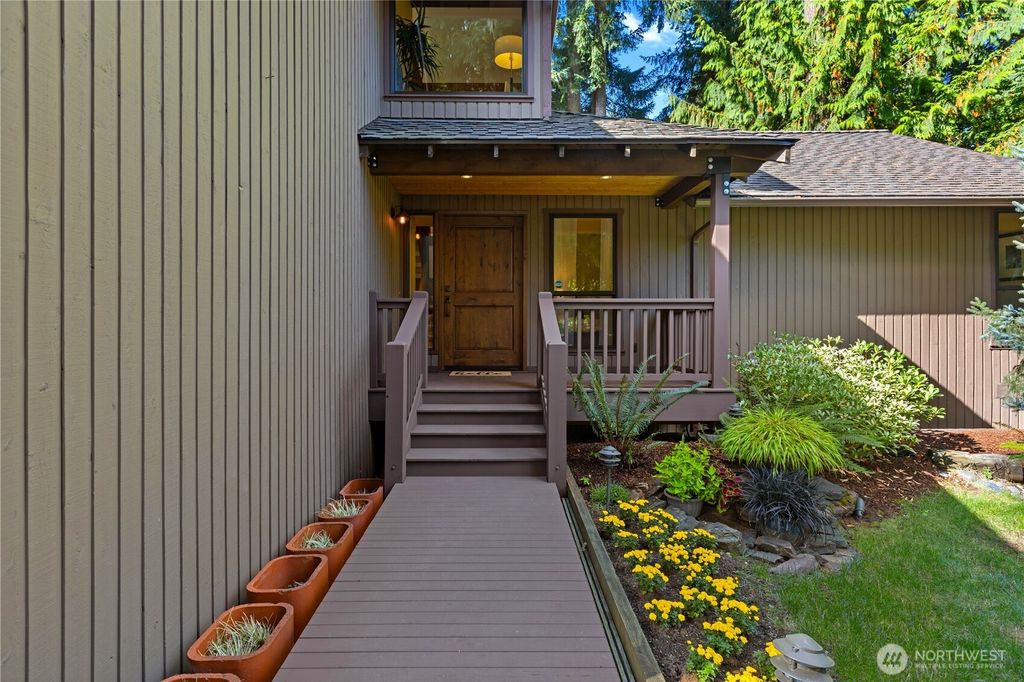 Photo of 16900 NE 98th Court, Redmond, WA 98052 (MLS # 2441653)