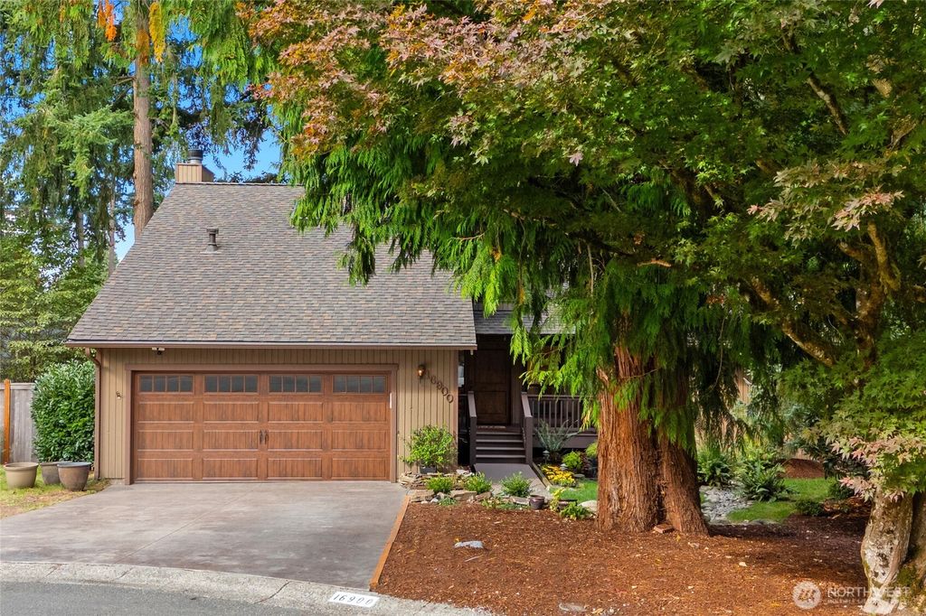 Photo of 16900 NE 98th Court, Redmond, WA 98052 (MLS # 2441653)