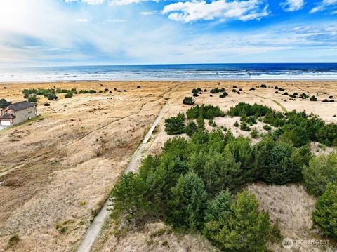 Photo of 424 NW 28th Street, Long Beach, WA 98631 (MLS # 2336822) Photo of 424 NW 28th Street, Long Beach, WA 98631 (MLS # 2336822)