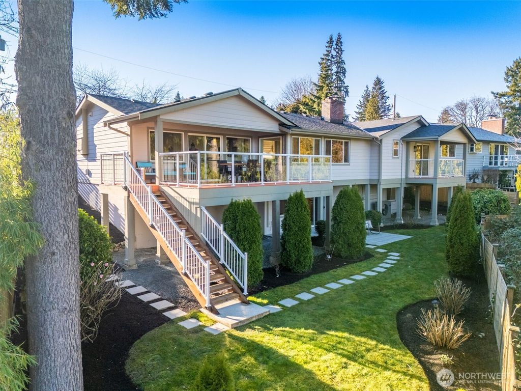 Photo of 460 168th Avenue SE, Bellevue, WA 98008 (MLS # 2462841)