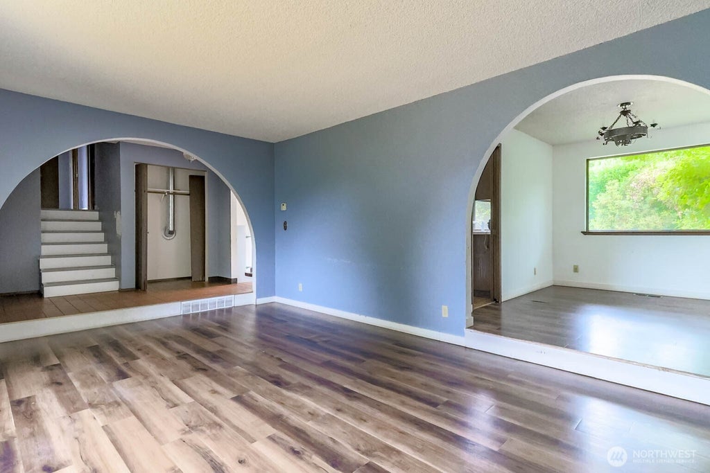Photo of 1304 S 286th Street, Federal Way, WA 98003 (MLS # 2578305)
