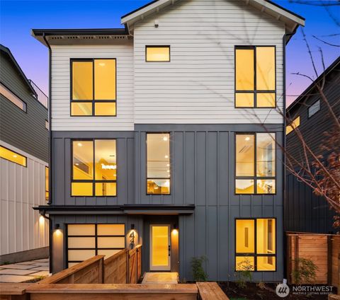 4417 2nd Avenue NE Seattle WA 98105