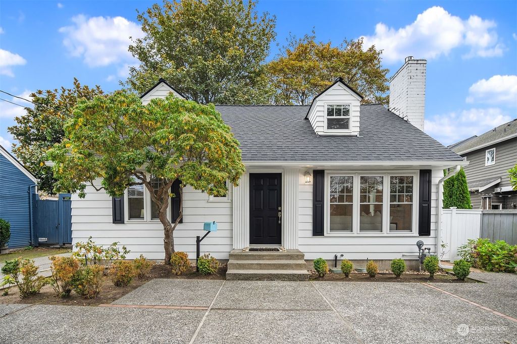 Photo of 4710 47th Avenue NE, Seattle, WA 98105 (MLS # 2304672)