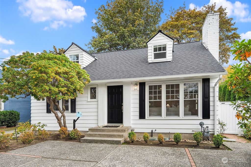Photo of 4710 47th Avenue NE, Seattle, WA 98105 (MLS # 2304672)