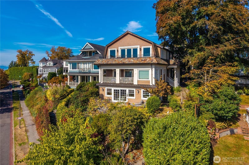 604 W Kinnear Place