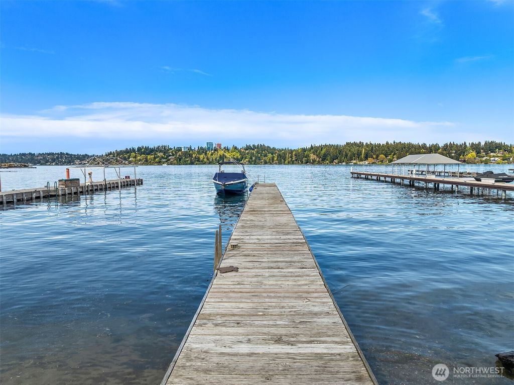 Photo of 8438 N Mercer Way, Mercer Island, WA 98040 (MLS # 2510690)