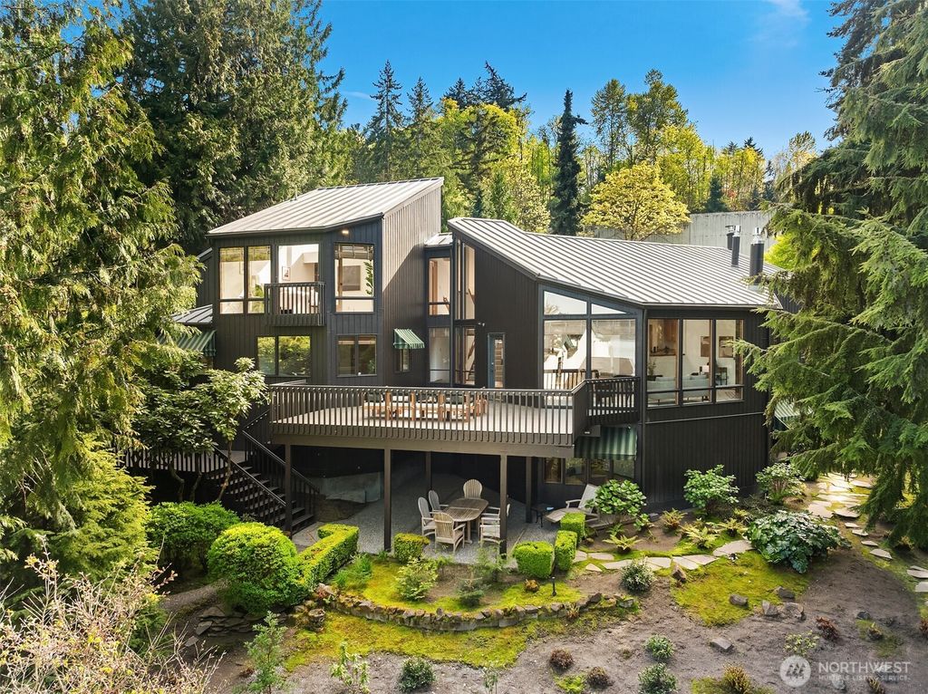 Photo of 8438 N Mercer Way, Mercer Island, WA 98040 (MLS # 2510690)