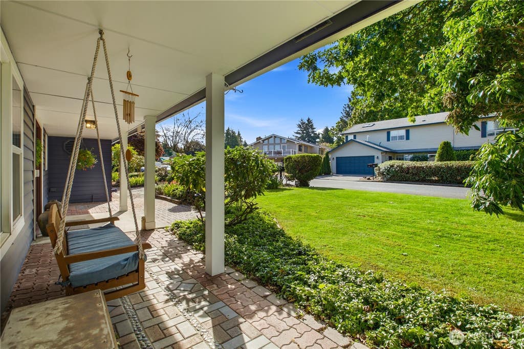 Photo of 308 S 296th Place, Federal Way, WA 98003 (MLS # 2571919)