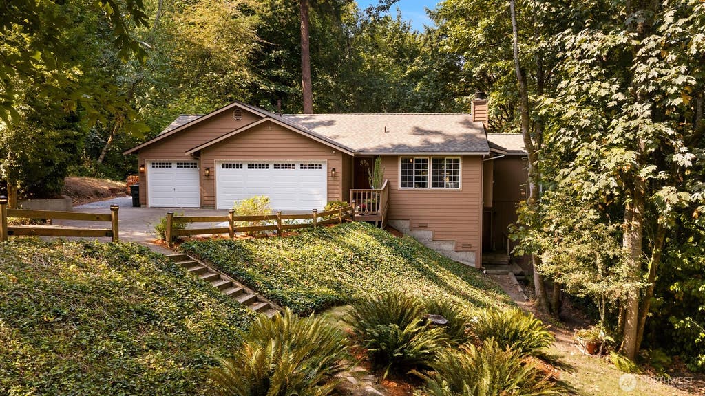 Photo of 15721 81st Avenue NE, Kenmore, WA 98028 (MLS # 2572545)