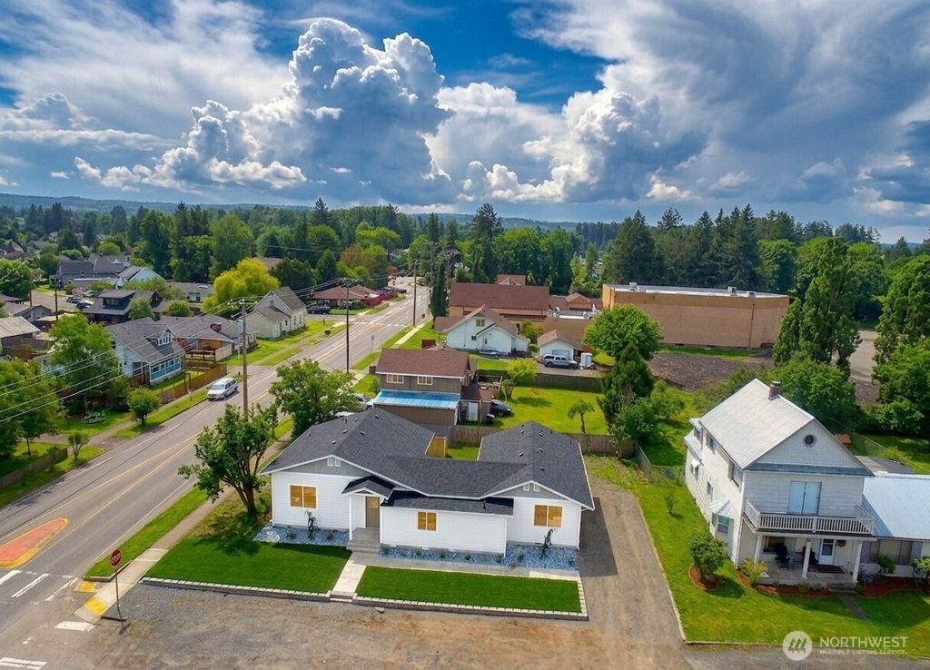 Photo of 703 M Street, Centralia, WA 98531 (MLS # 2505075)