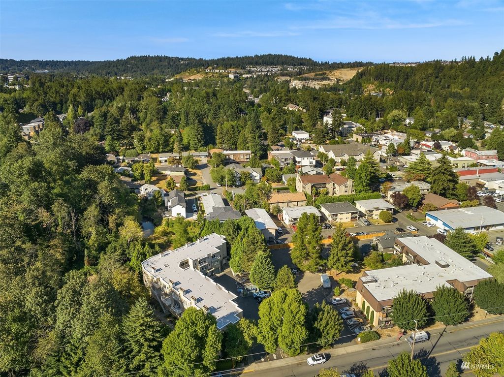 Photo of 140 W Sunset Way #5, Issaquah, WA 98027 (MLS # 1994926)