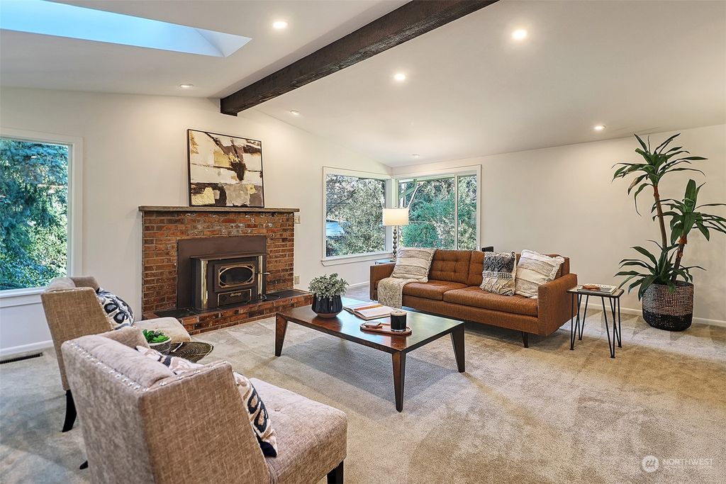 Photo of 11750 33rd Place NE, Seattle, WA 98125 (MLS # 2173815)