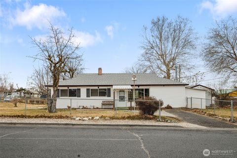 1013 E Plum St, Moses Lake, WA 98837 - MLS#: 2342443