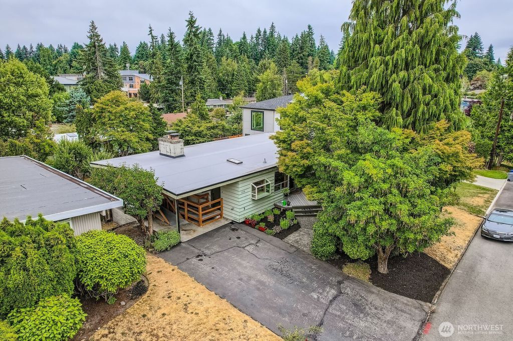 Photo of 15510 SE 9th Street, Bellevue, WA 98007 (MLS # 2409119)