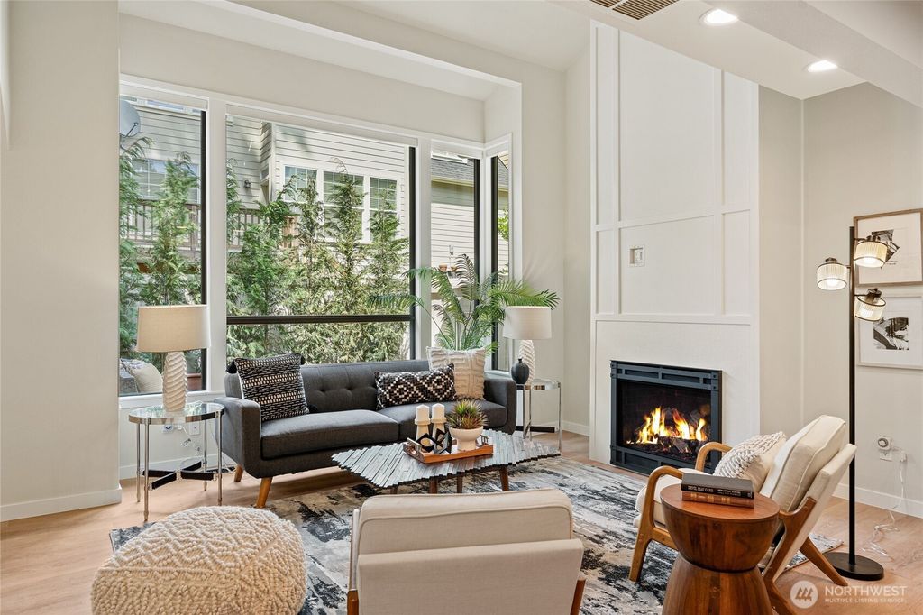 Photo of 1400 Bellevue Way SE #1, Bellevue, WA 98004 (MLS # 2520599)