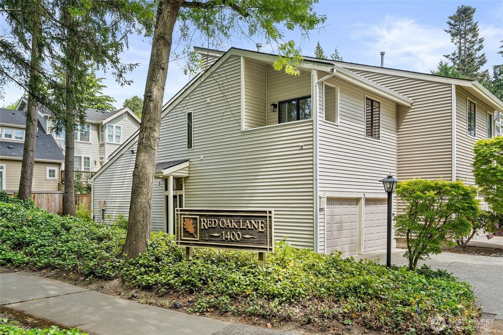 Photo of 1400 Bellevue Way SE #1, Bellevue, WA 98004 (MLS # 2520599)