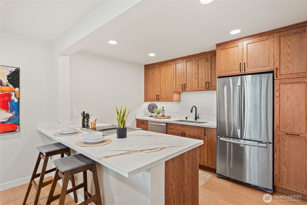 Photo of 1400 Bellevue Way SE #1, Bellevue, WA 98004 (MLS # 2520599)
