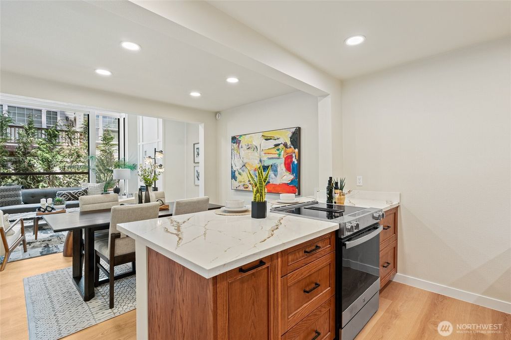 Photo of 1400 Bellevue Way SE #1, Bellevue, WA 98004 (MLS # 2520599)
