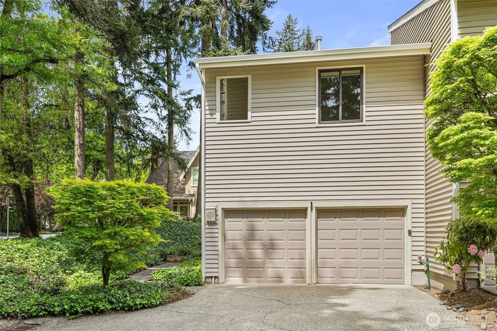 Photo of 1400 Bellevue Way SE #1, Bellevue, WA 98004 (MLS # 2520599)