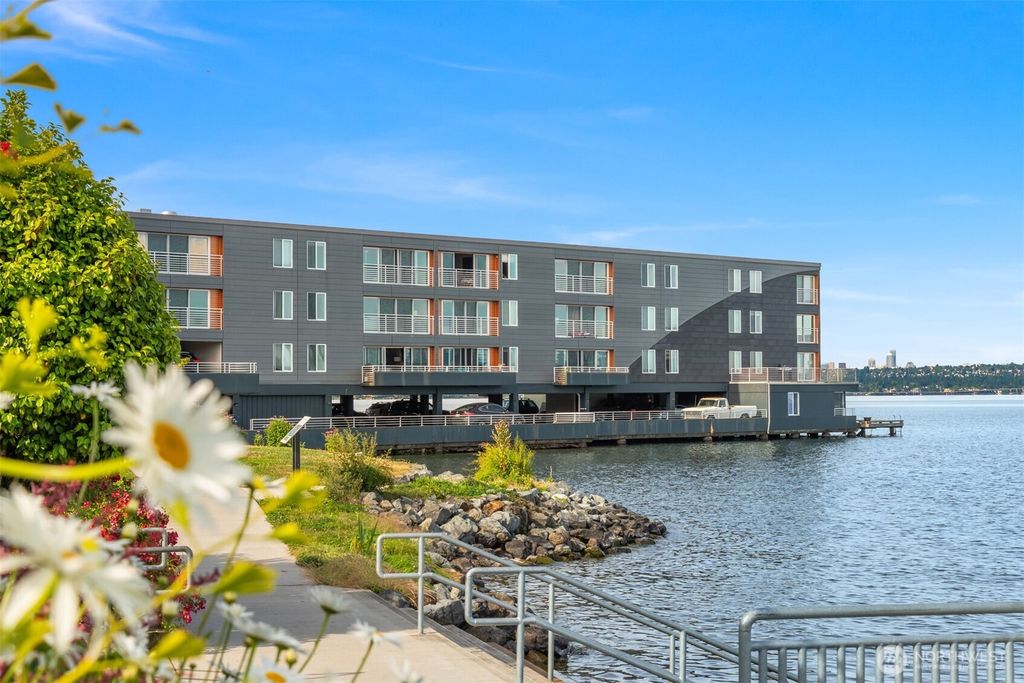 Photo of 733 Lake Street S #111, Kirkland, WA 98033 (MLS # 2404071)