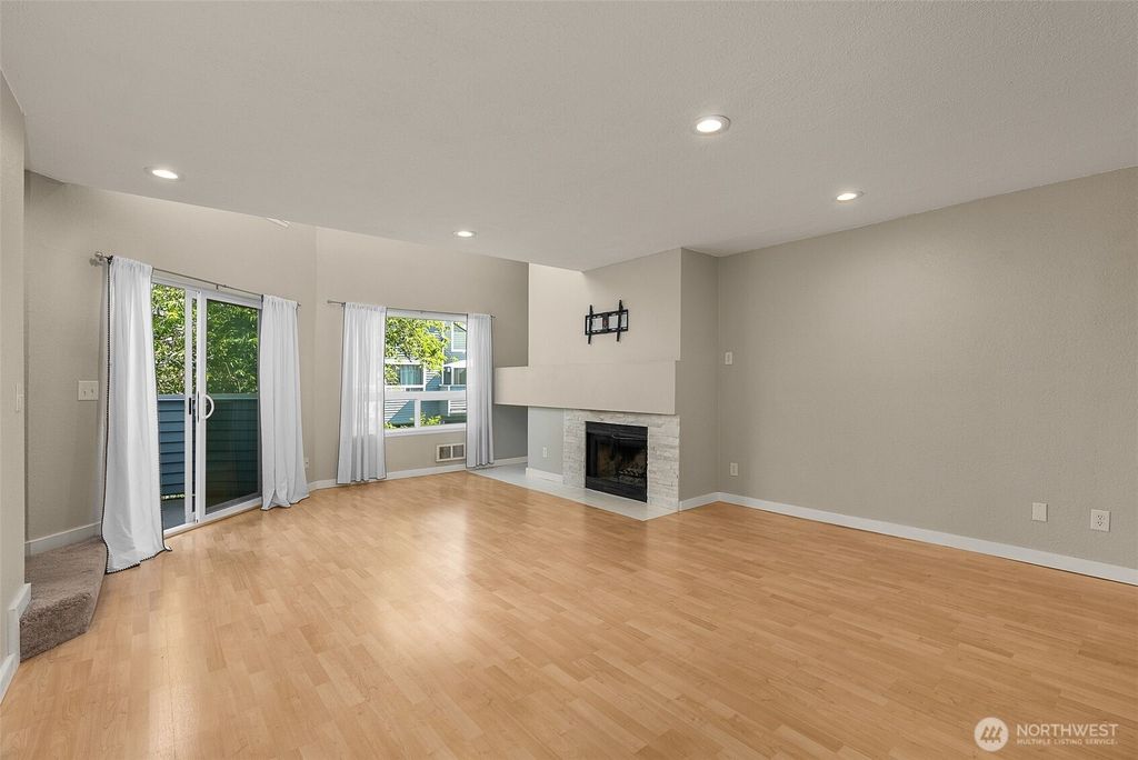 Photo of 21937 7th Avenue S #213, Des Moines, WA 98198 (MLS # 2454070)