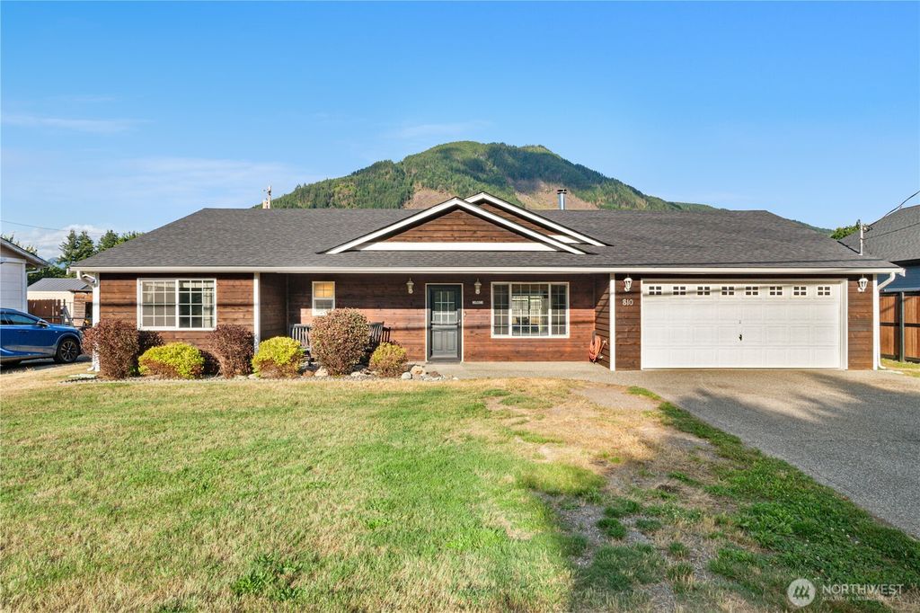 Photo of 810 Sauk Avenue, Darrington, WA 98241 (MLS # 2479414)