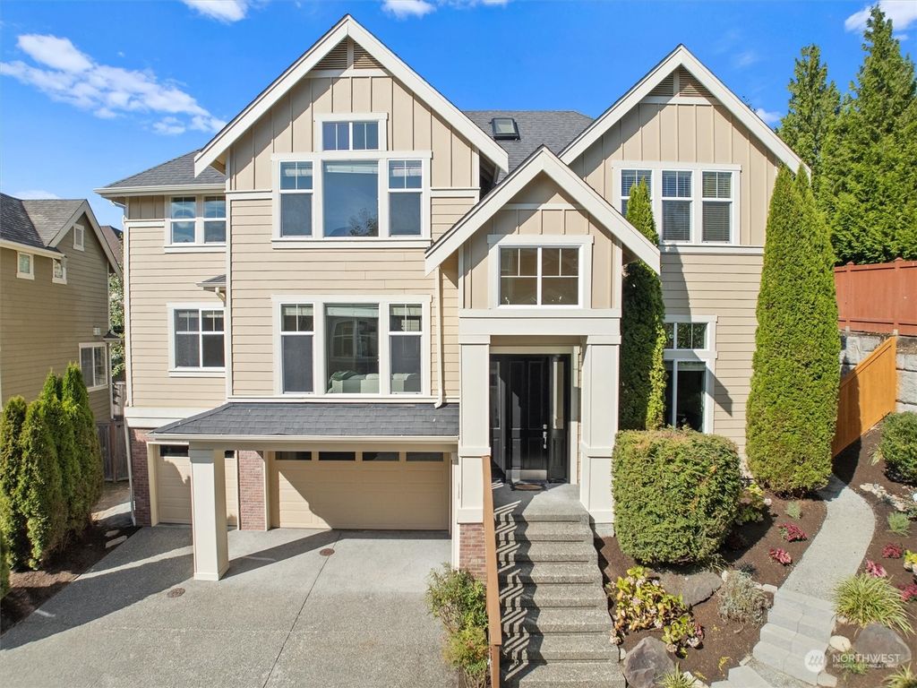 Photo of 10448 155th Avenue NE, Redmond, WA 98052 (MLS # 2285434)