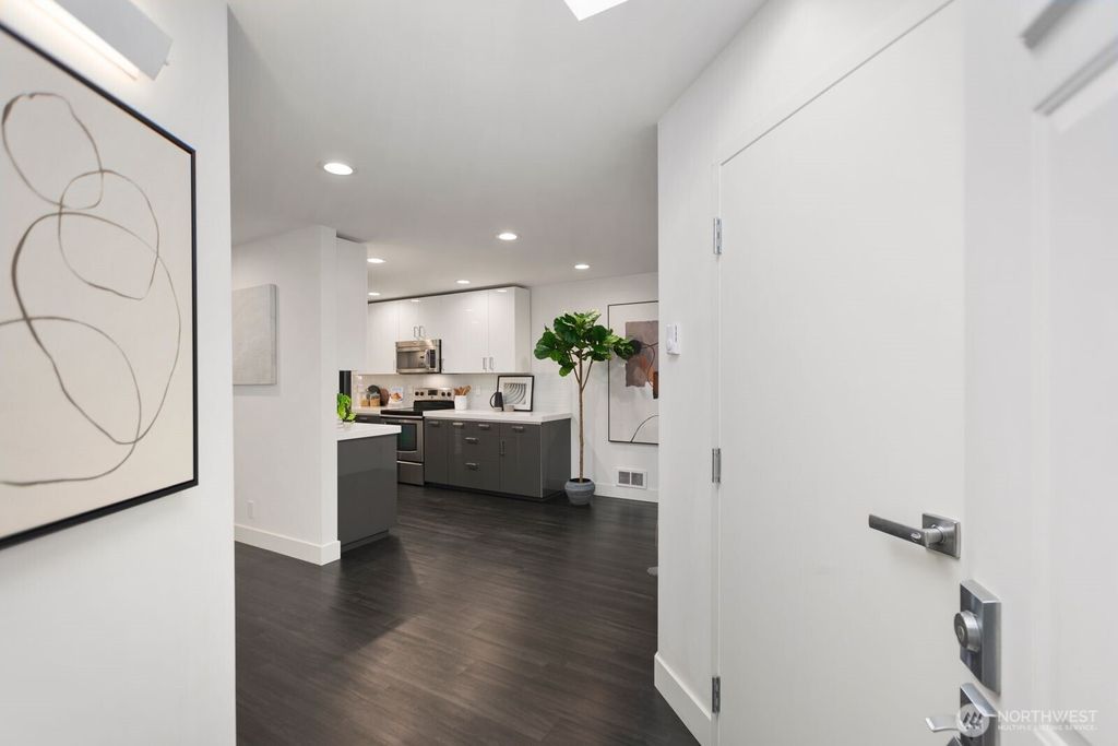 Photo of 325 7th Avenue S, Kirkland, WA 98033 (MLS # 2529634)