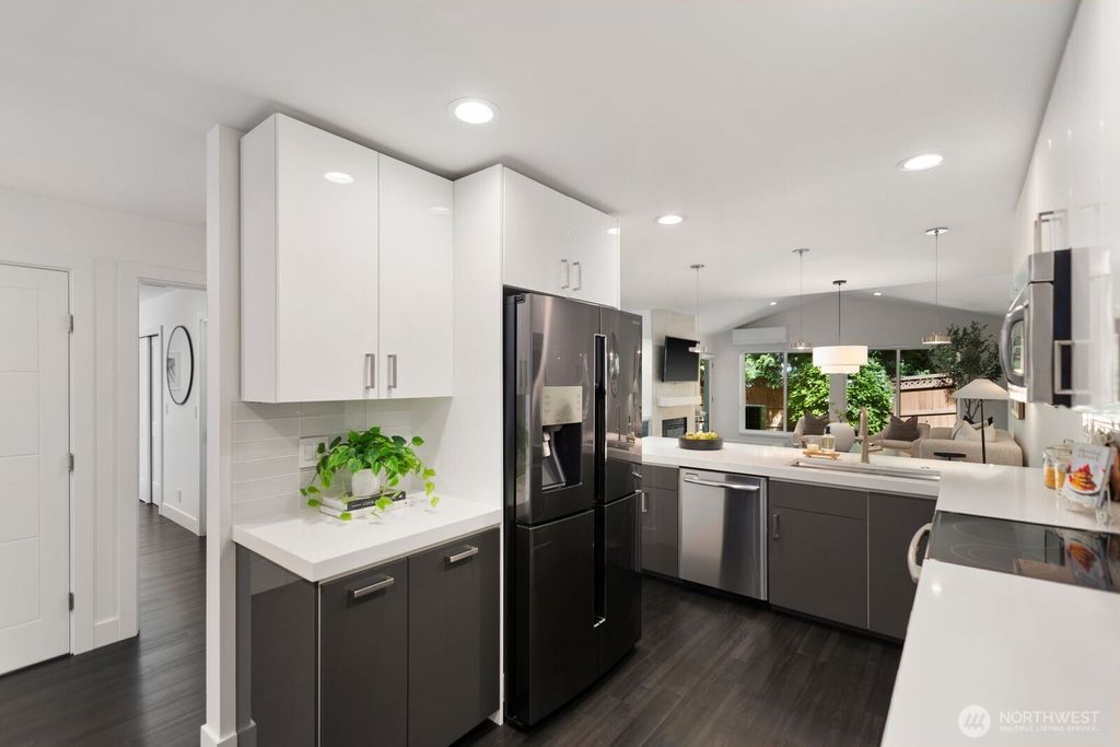 Photo of 325 7th Avenue S, Kirkland, WA 98033 (MLS # 2529634)