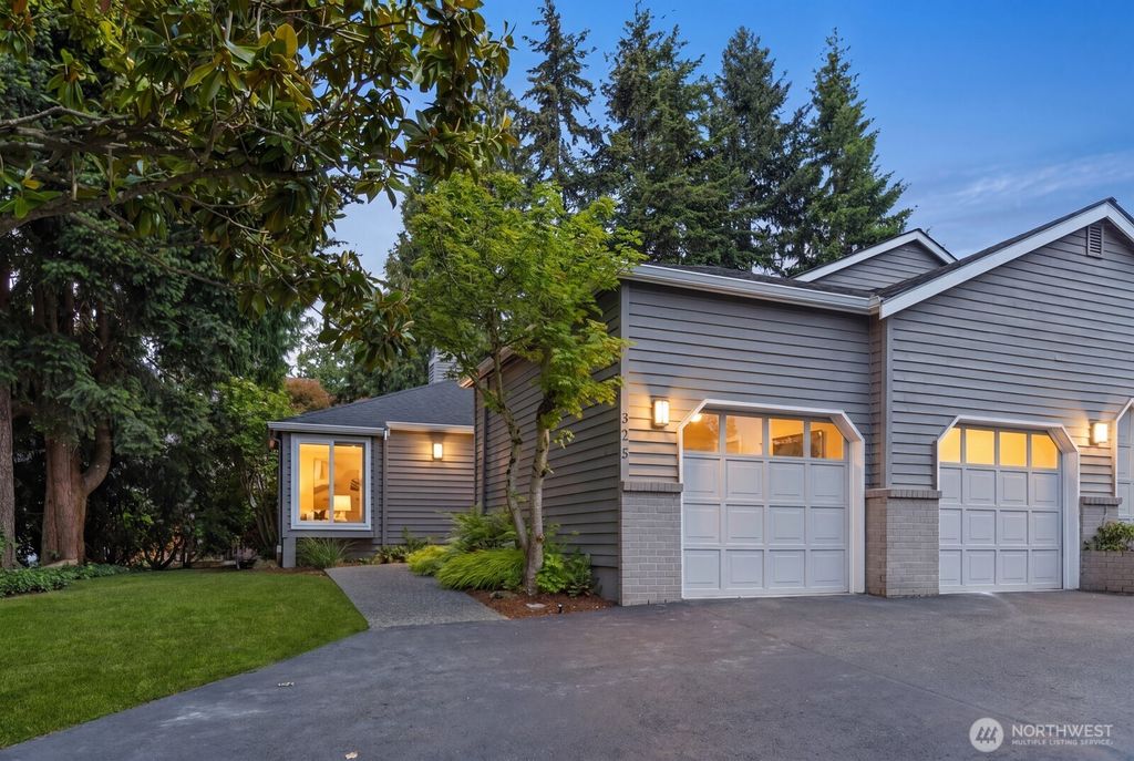 Photo of 325 7th Avenue S, Kirkland, WA 98033 (MLS # 2529634)