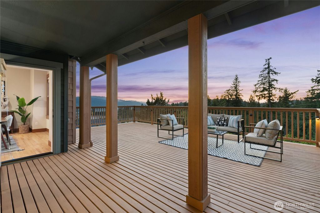 Photo of 1875 10th Avenue NE, Issaquah, WA 98029 (MLS # 2408160)