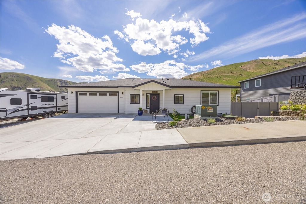 Photo of 9968 Griffith Place, Entiat, WA 98822 (MLS # 2483204)