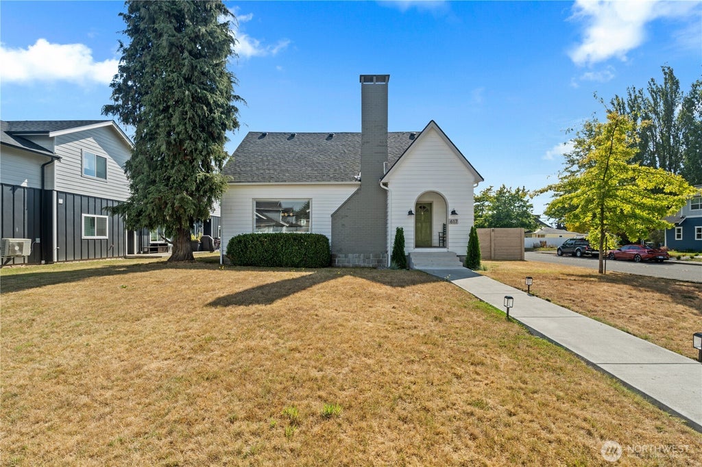 Photo of 617 E Street, Blaine, WA 98230 (MLS # 2581137)
