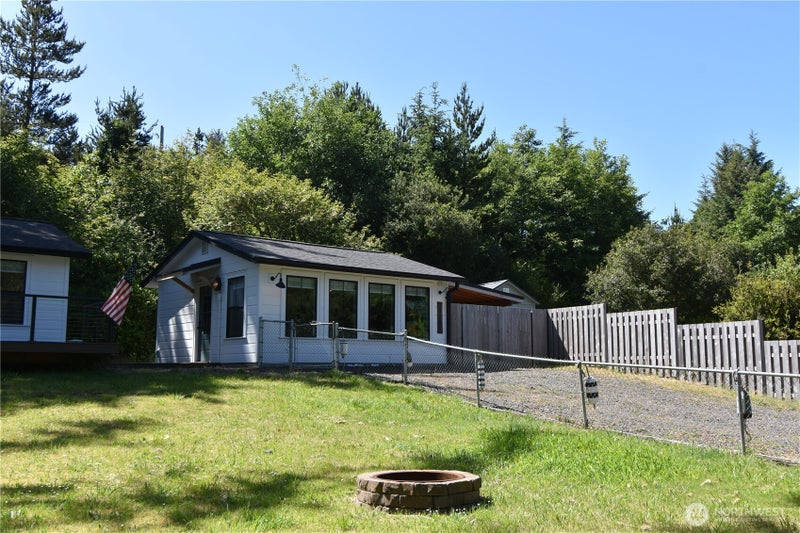 27813 L Place