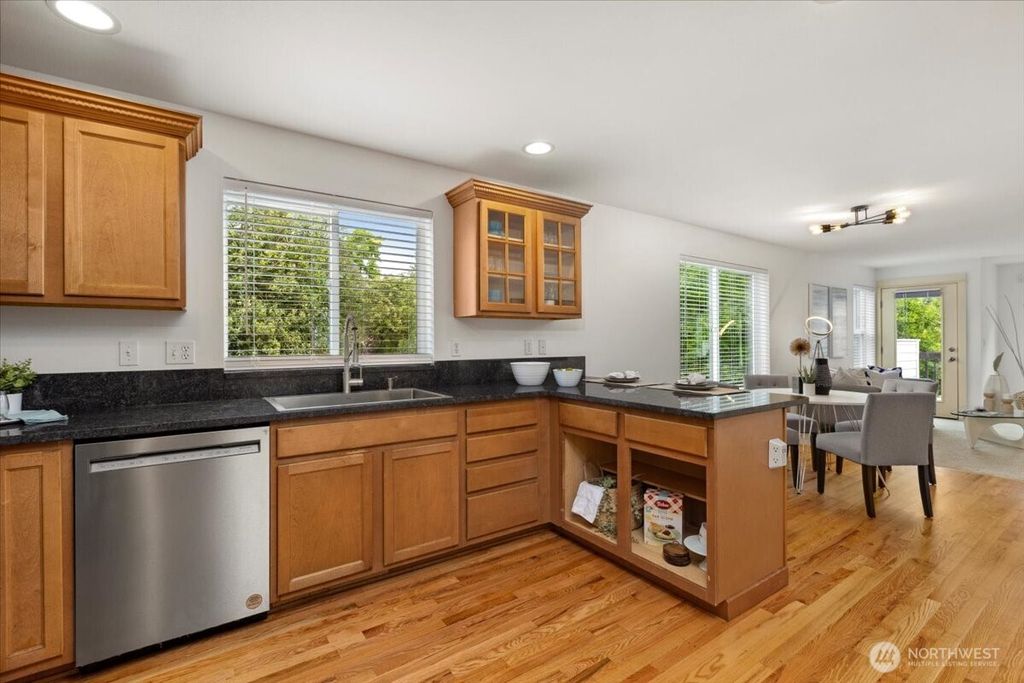listing image 9365010366628263721