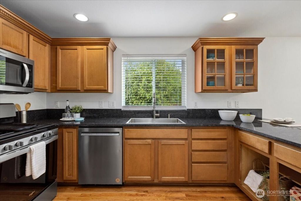 listing image 9361436547109294049