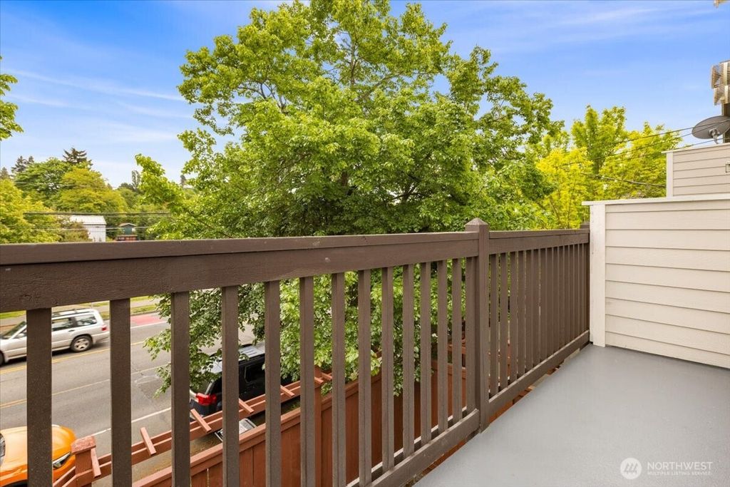 listing image 9361107243147658664
