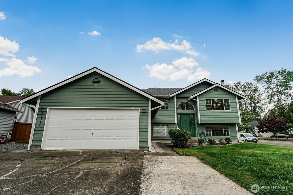 Photo of 31758 SW 14th Way, Federal Way, WA 98023 (MLS # 2574662)