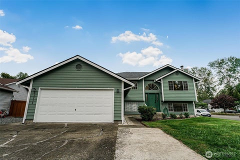 Photo of 31758 SW 14th Way, Federal Way, WA 98023 (MLS # 2574662)
