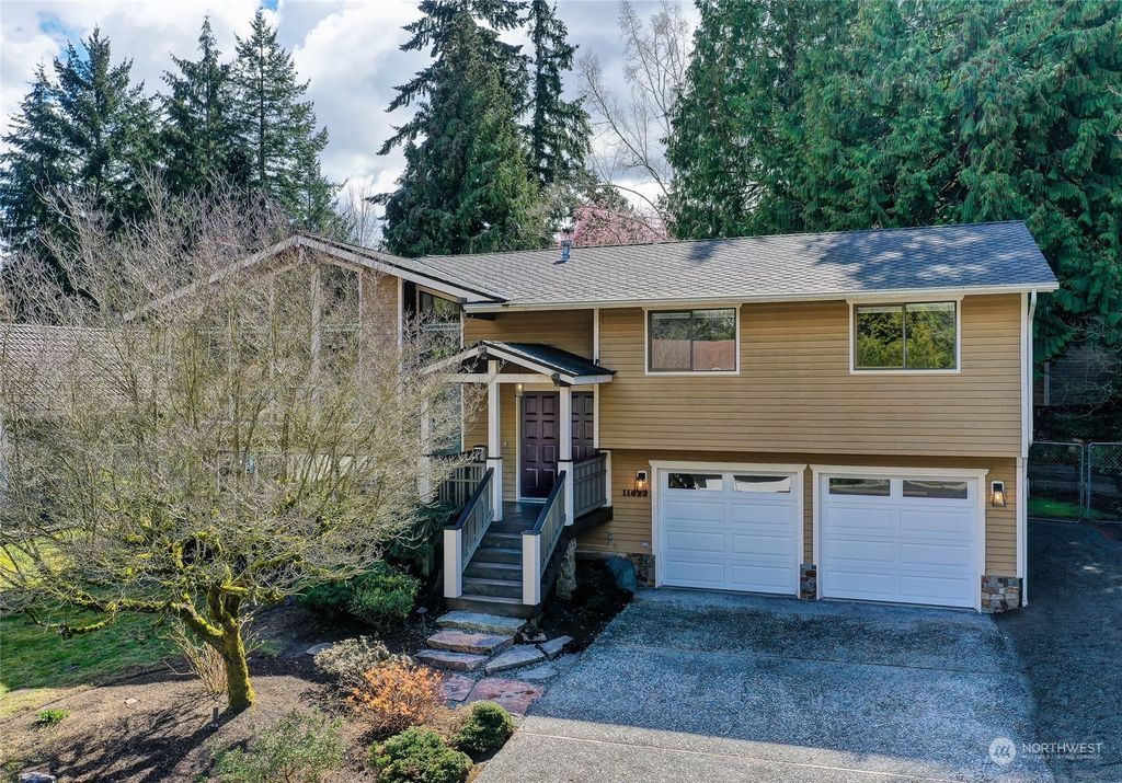 Photo of 11623 NE 103rd Place, Kirkland, WA 98033 (MLS # 2052004)