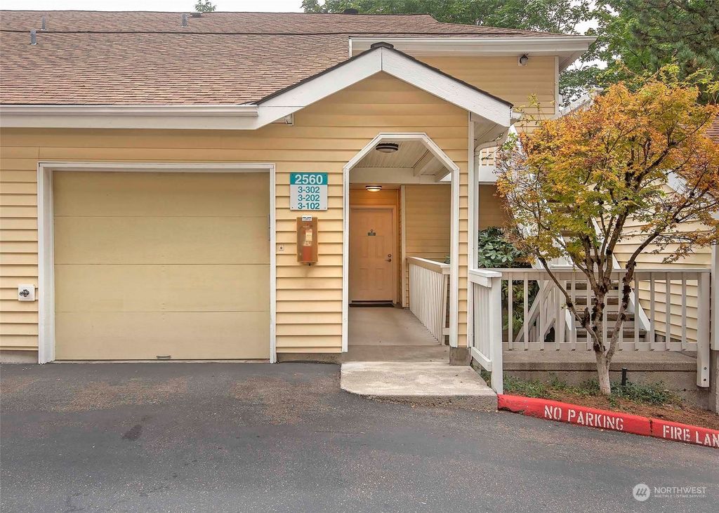 Photo of 2680 118th Avenue SE #3-202, Bellevue, WA 98005 (MLS # 2188791)