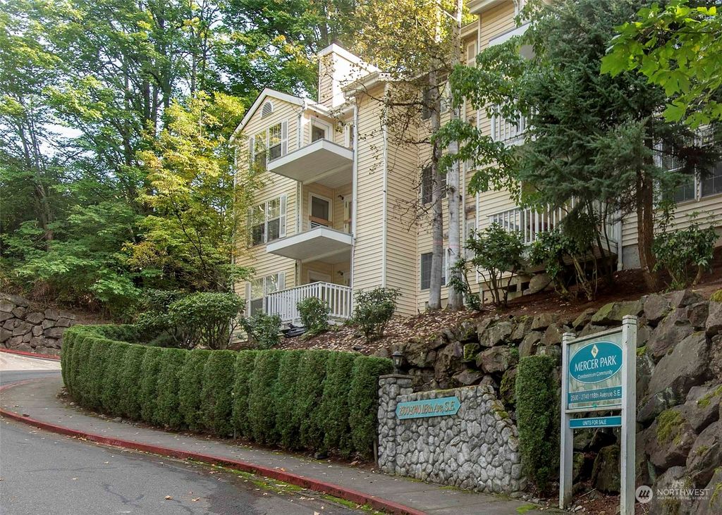 Photo of 2680 118th Avenue SE #3-202, Bellevue, WA 98005 (MLS # 2188791)