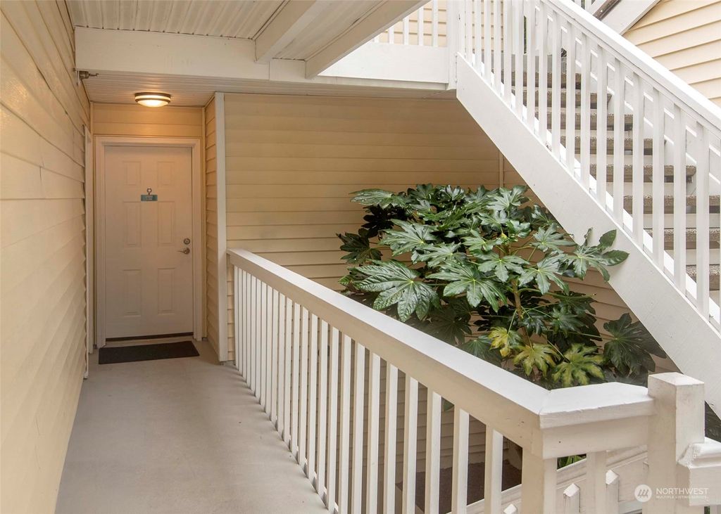 Photo of 2680 118th Avenue SE #3-202, Bellevue, WA 98005 (MLS # 2188791)